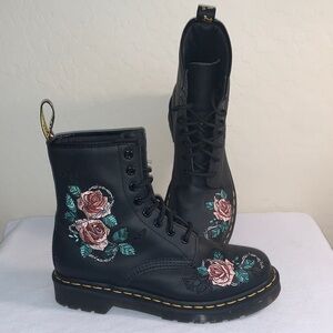 DR MARTENS BRAND NEW SIZE 7 1460 VONDA II GORGEOUS EMBROIDERED BOOTS
